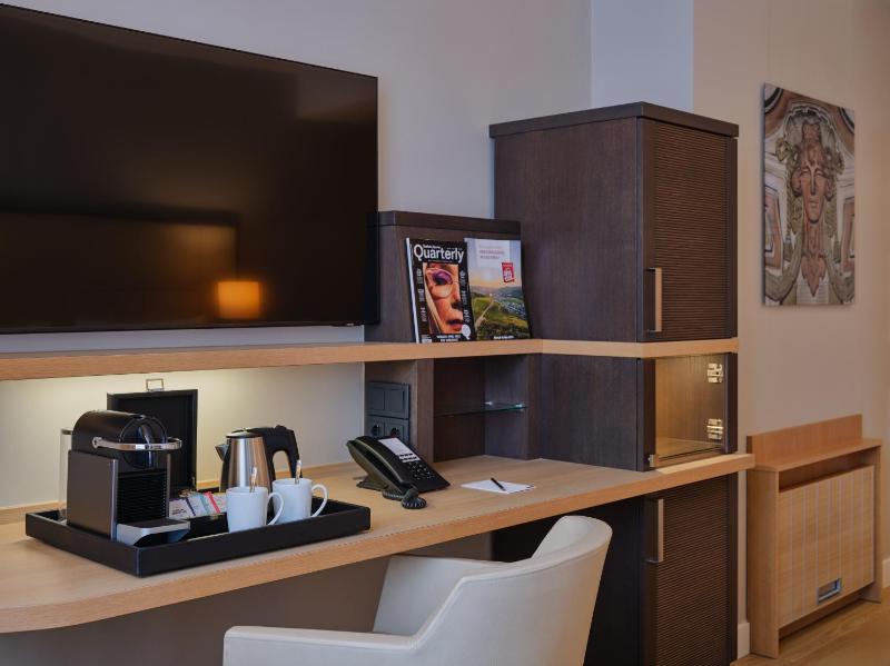 Superior Double Room image 3