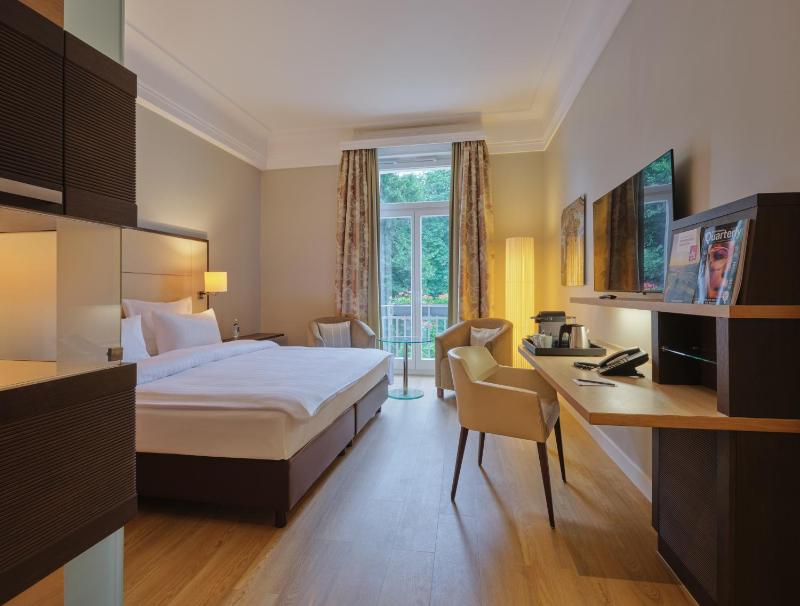 Superior Double Room image 4