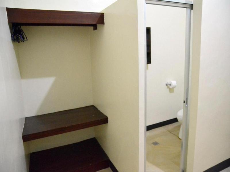 Standard Queen Room image 2