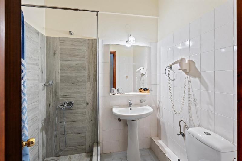 Double or Twin Room image 2
