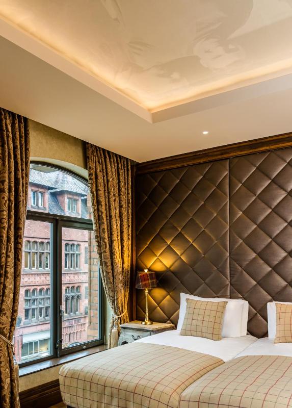 Luxury Room (Sleeping 6) image 3