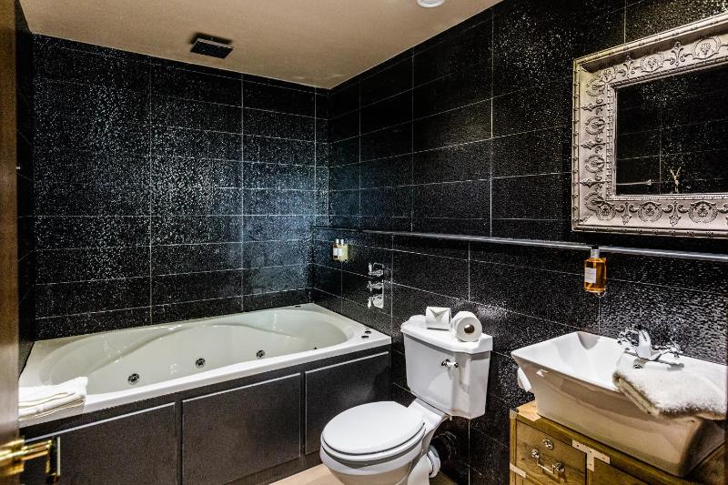 Luxury Room (Sleeping 5) image 3