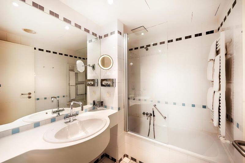 One-Bedroom Apartment image 4