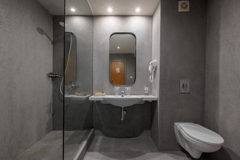 Deluxe Triple Room image 1