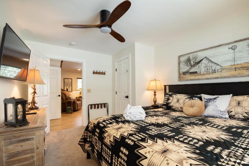 37 - Foxy Farm Ranch home - image 10