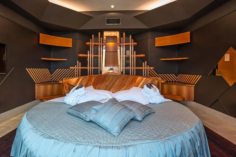 Exclusive Double Room with Spa Bath image 3