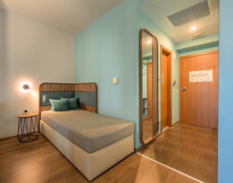 Deluxe Triple Room image 4
