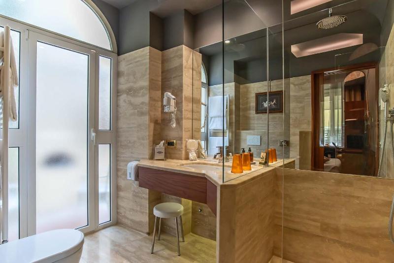 Two Connecting Double Rooms image 3