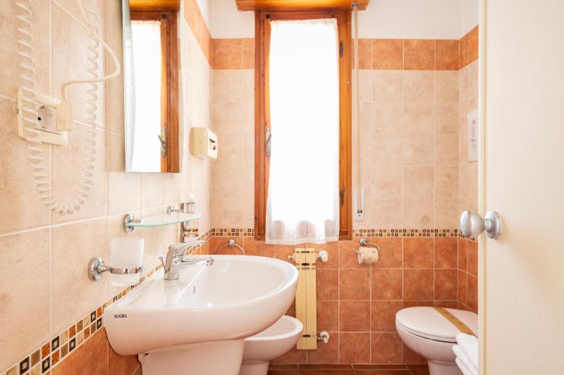 Triple Room with Sea or Pool View image 4