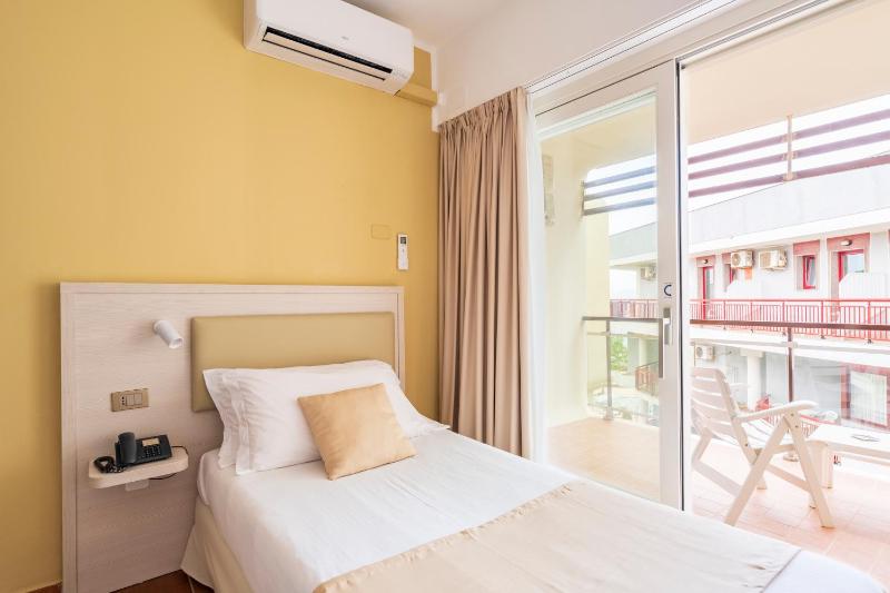 Standard Single Room image 4