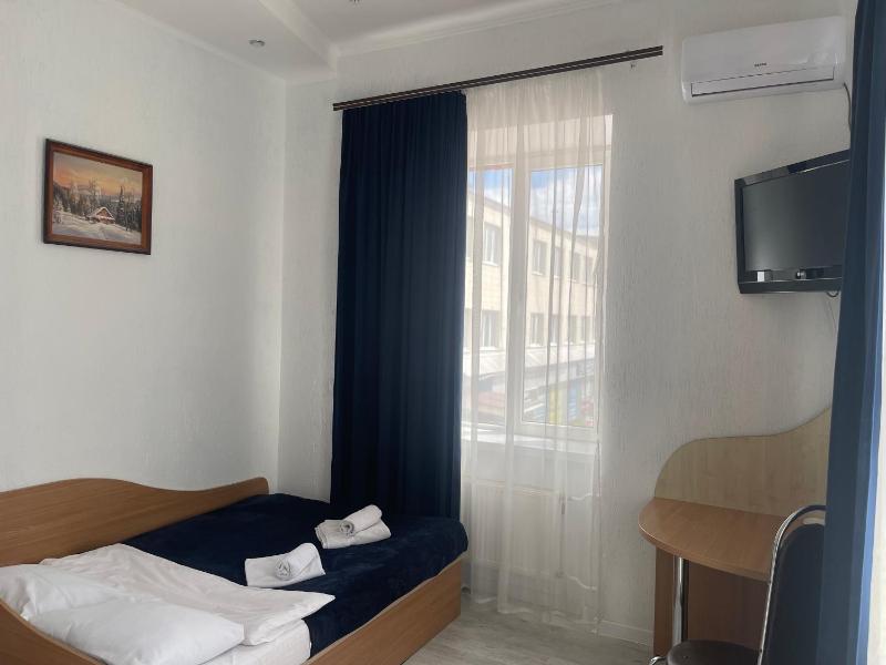 Superior King Room image 3