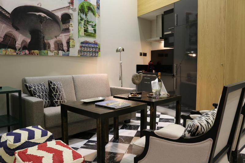 Deluxe One-Bedroom Apartment - Ground Floor image 2