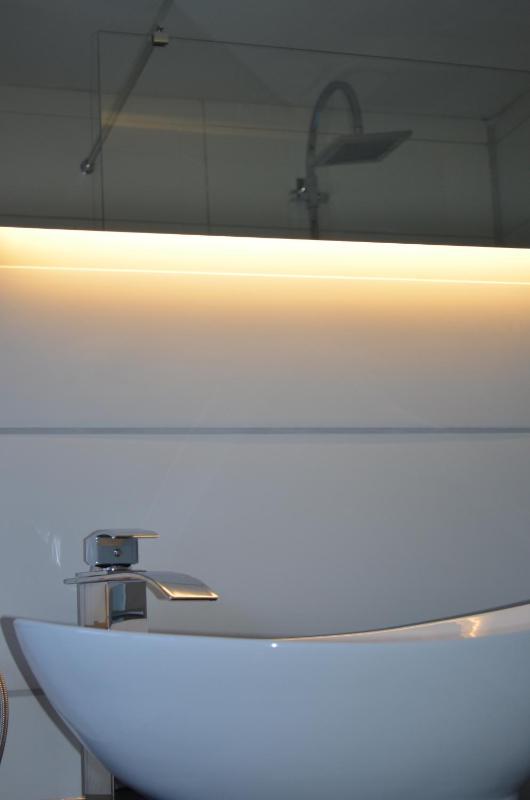 Double Room with Private Bathroom and Balcony image 2