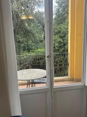 Deluxe Double Room with Balcony image 3