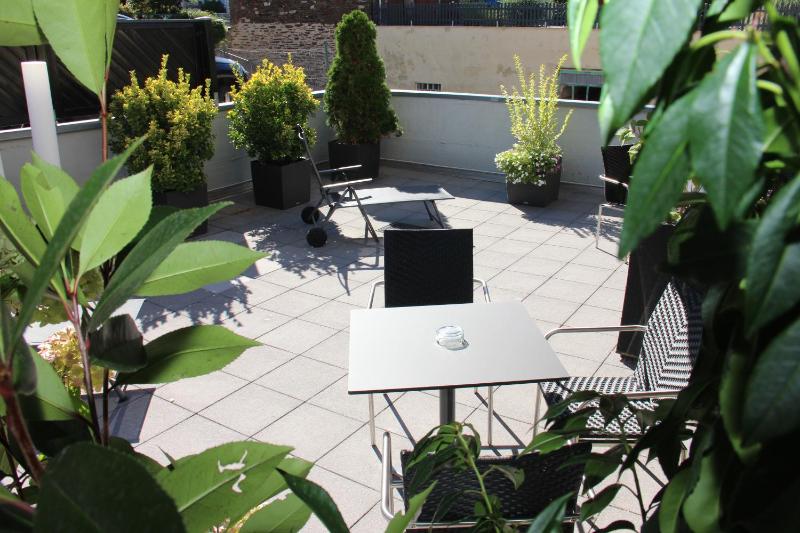 Triple Room with Terrace And Residential Area View image 3