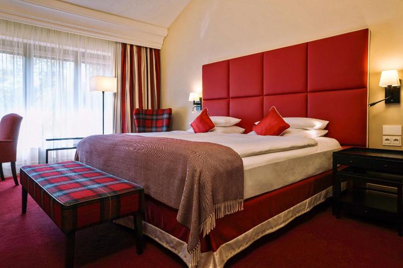 Deluxe King Room with Park View image 1