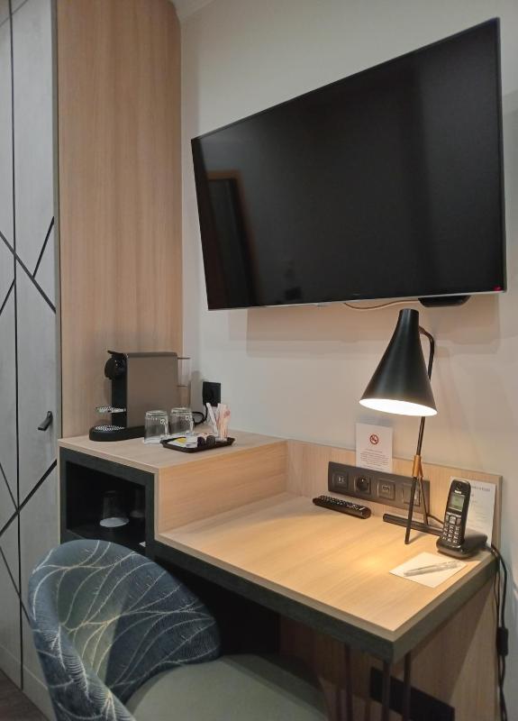 Classic Double Room with Double Bed - Non-Smoking image 3