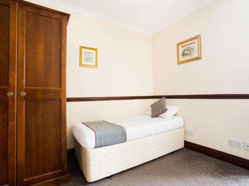 Deluxe Triple Room image 4