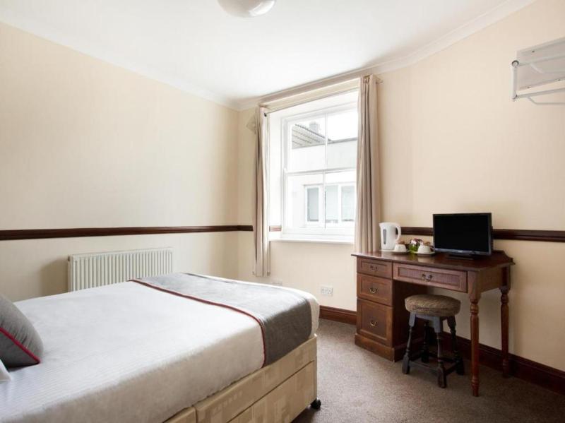Deluxe Double Room image 4