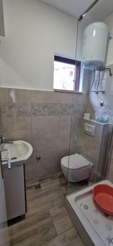 One-Bedroom Apartment image 2