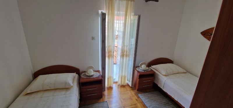 One-Bedroom Apartment image 3