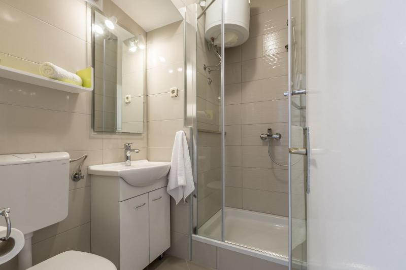 One-Bedroom Apartment image 2
