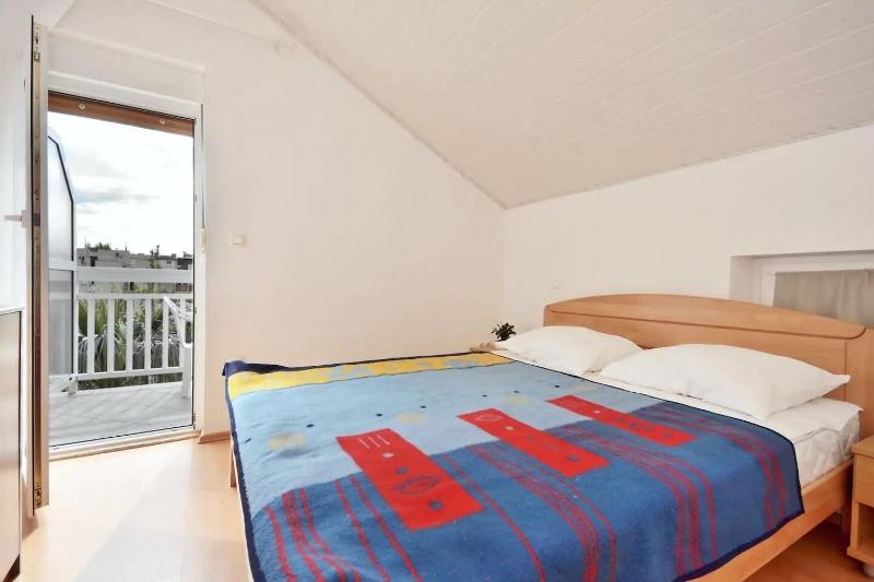 One-Bedroom Apartment image 3