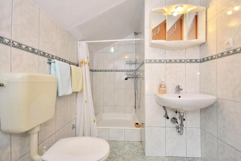 One-Bedroom Apartment image 2