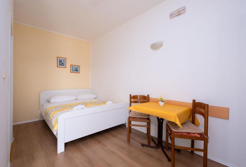 Apartments Mat - image 15