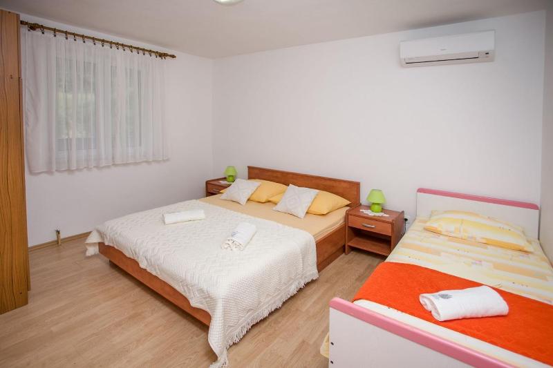 One-Bedroom Apartment image 4