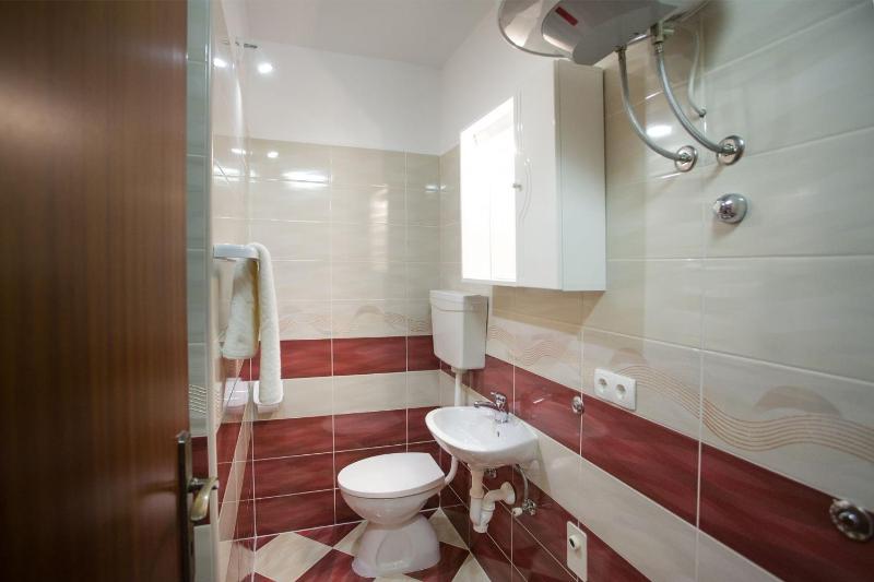 One-Bedroom Apartment image 2