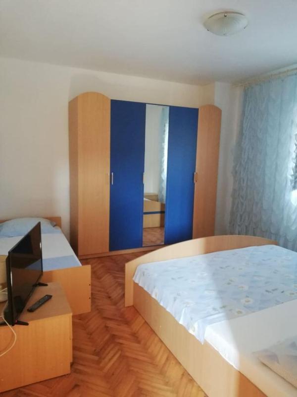One-Bedroom Apartment image 4
