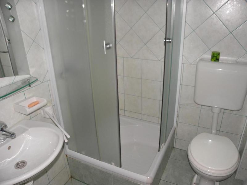 One-Bedroom Apartment image 3