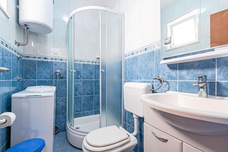 One-Bedroom Apartment image 2