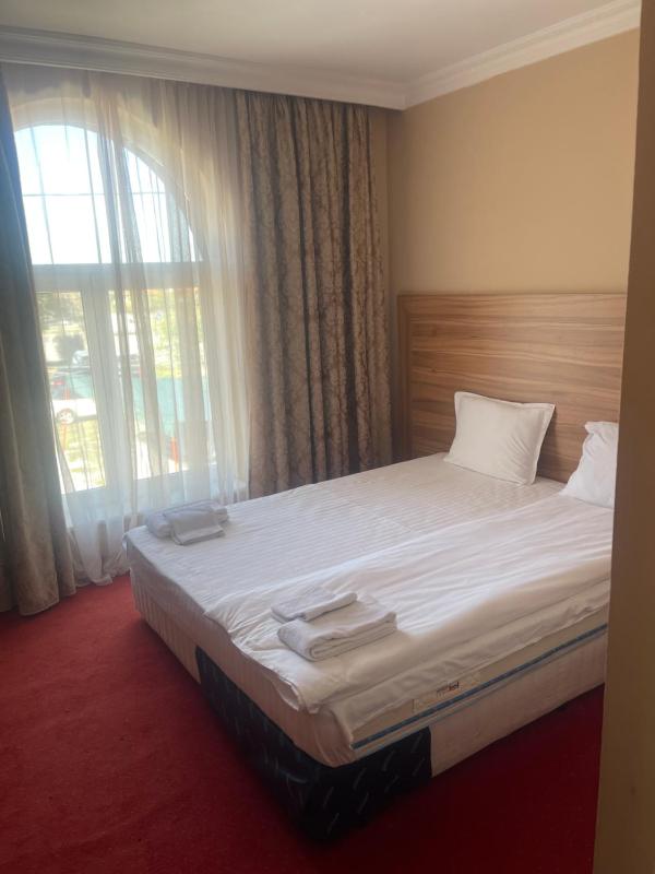 Budget Double Room image 3
