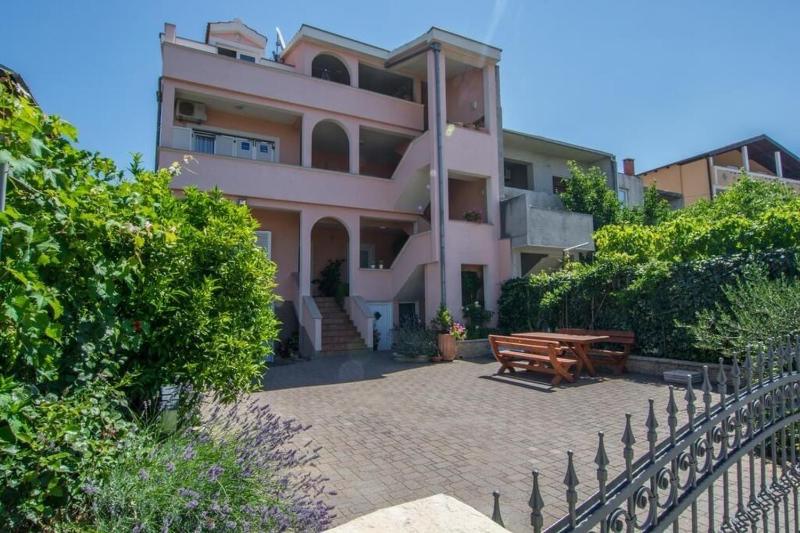 Apartment Marinka - image 1
