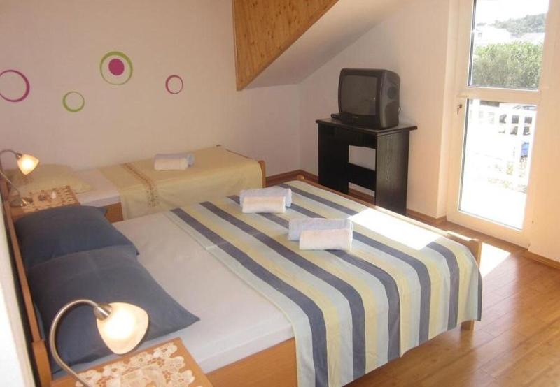 One-Bedroom Apartment image 3