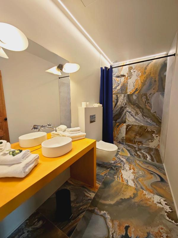 Deluxe Double Room - City Side image 1