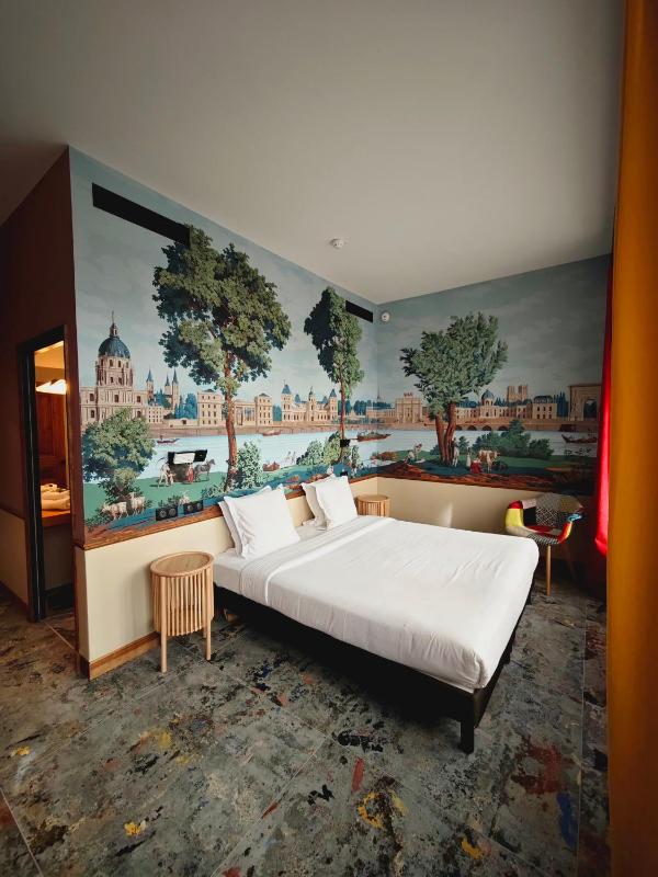 Deluxe Double Room - City Side image 3