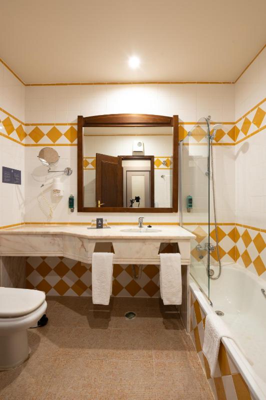 Twin Room image 1