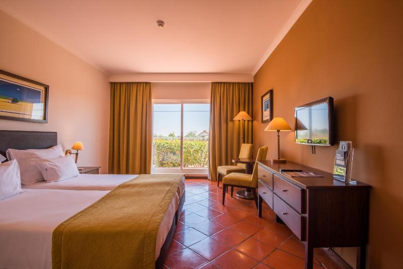 Twin Room with Extra Bed (2 Adults + 1 Child) image 1