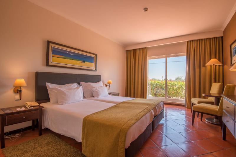 Twin Room image 1
