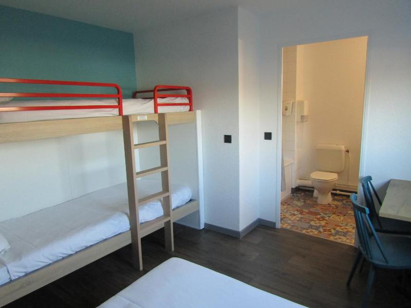 Cabrio Triple Room with Bathroom image 3