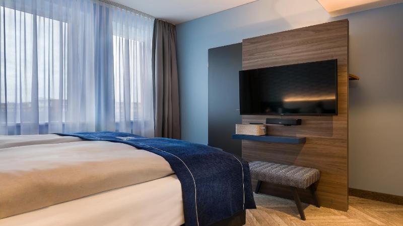 Standard Queen Room image 2