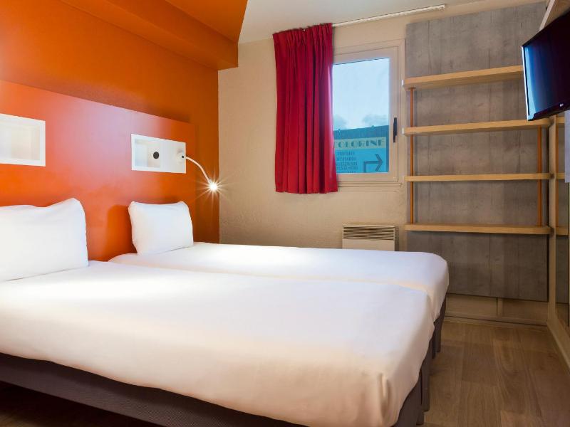 Standard Double Room image 2