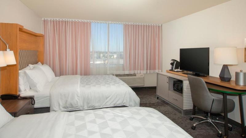 Standard Queen Room with Two Queen Beds - Communications and Mobility Accessible image 2