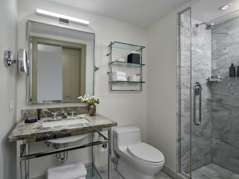Premium King Room image 1