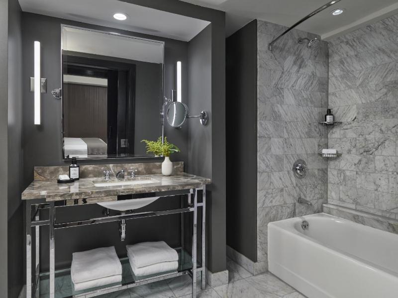 One-Bedroom Suite image 2