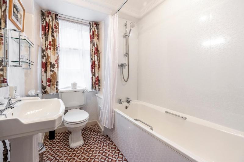 Classic Double Room image 1