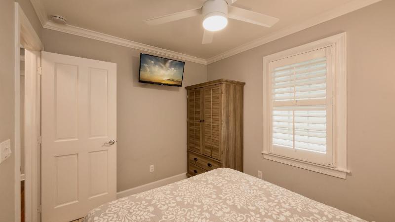 Diamond Girl by Last Key Realty - image 7